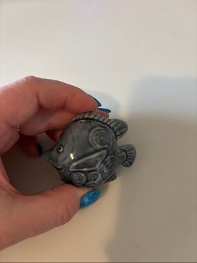 Cracker Barrel blue fish pepper shacker